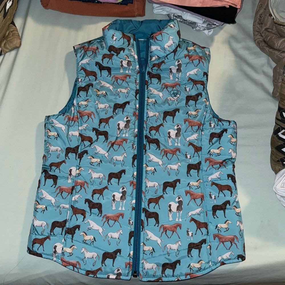 Ariat puffer vest size medium 8/10 reversible